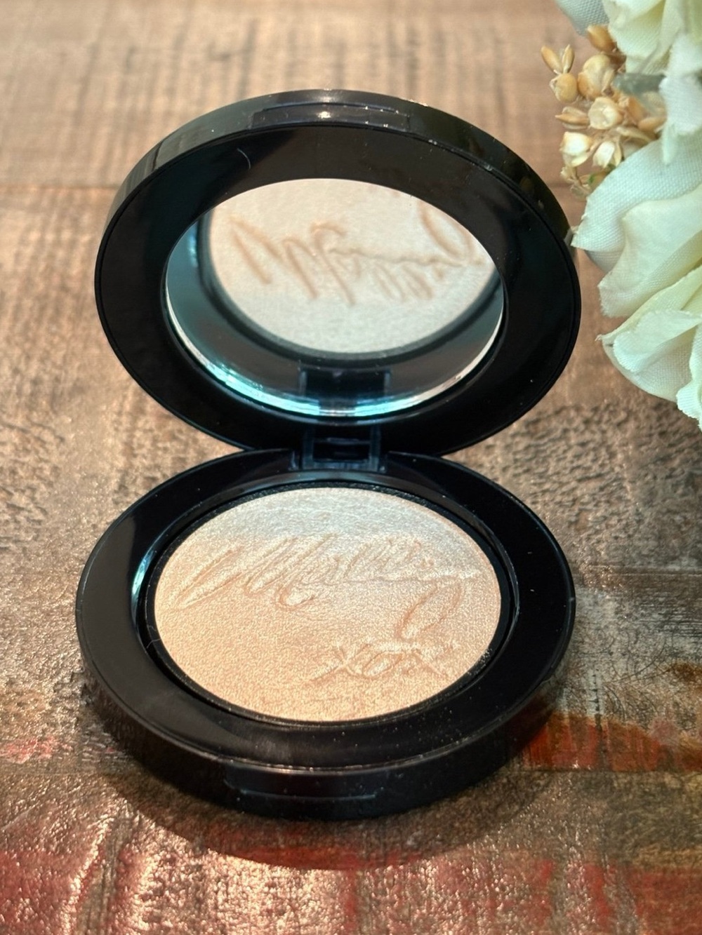 New MALLY Effortlessly AIRBRUSHED HIGHLIGHTER in STARDUST!